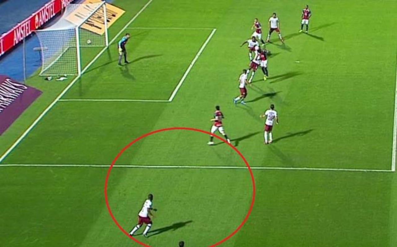 Suspenden a tres árbitros por gol mal anulado a Cerro. Foto: captura de pantalla