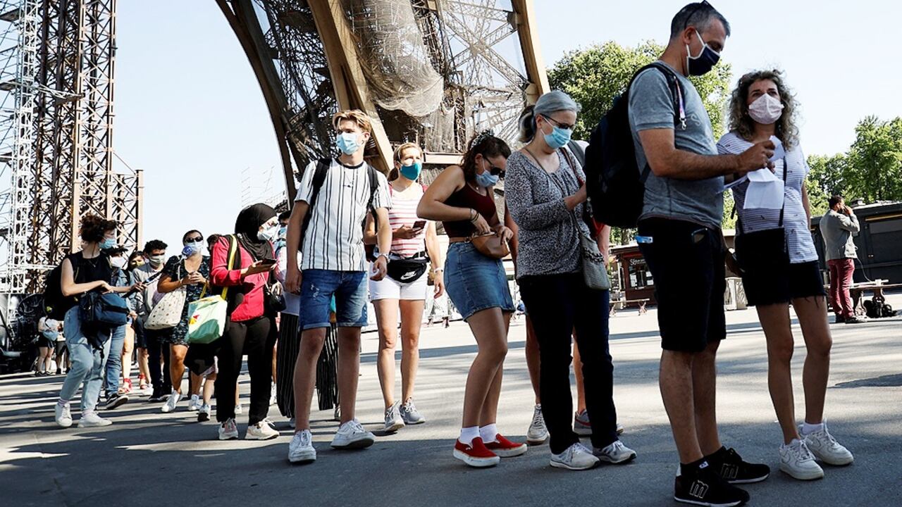Los ascensores de la “Dama de Hierro” volvieron a elevar a los visitantes a su cubre de 300 metros. Foto: AFP