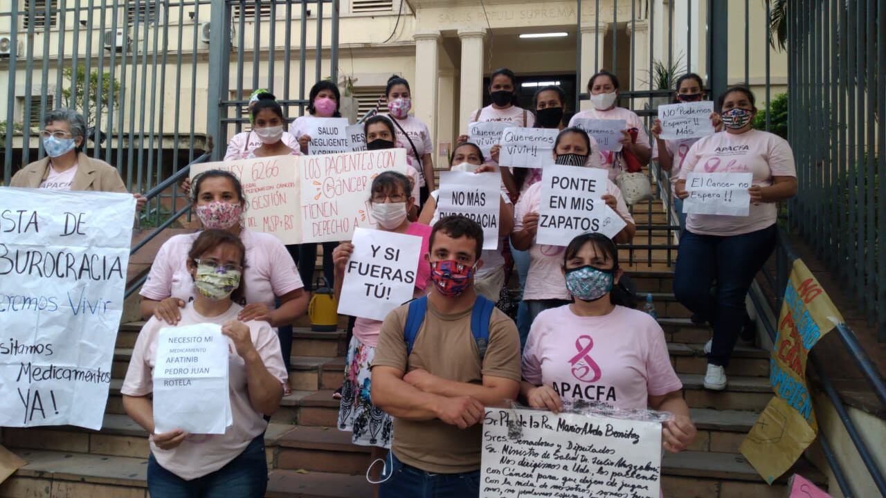 Desde hace meses, pacientes oncológicos no acceden a sus medicamentos. Foto: @ApacfaP