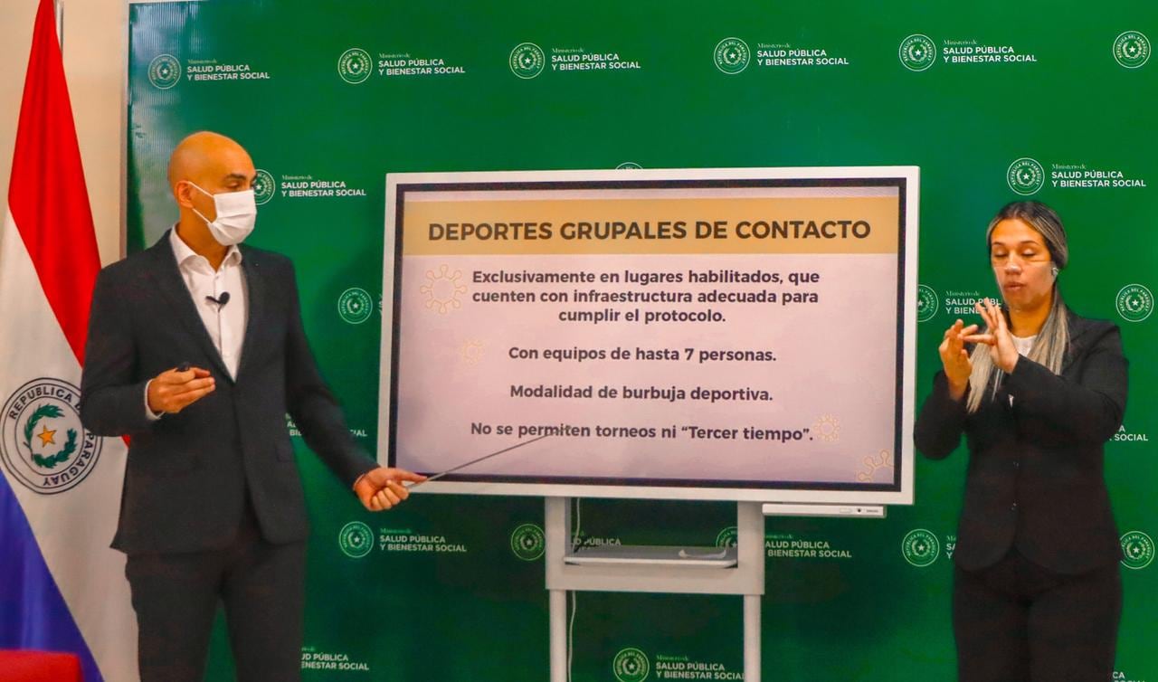 Conferencia de prensa del ministro de Salud, Julio Mazzoleni. Foto: Ministerio de Salud.