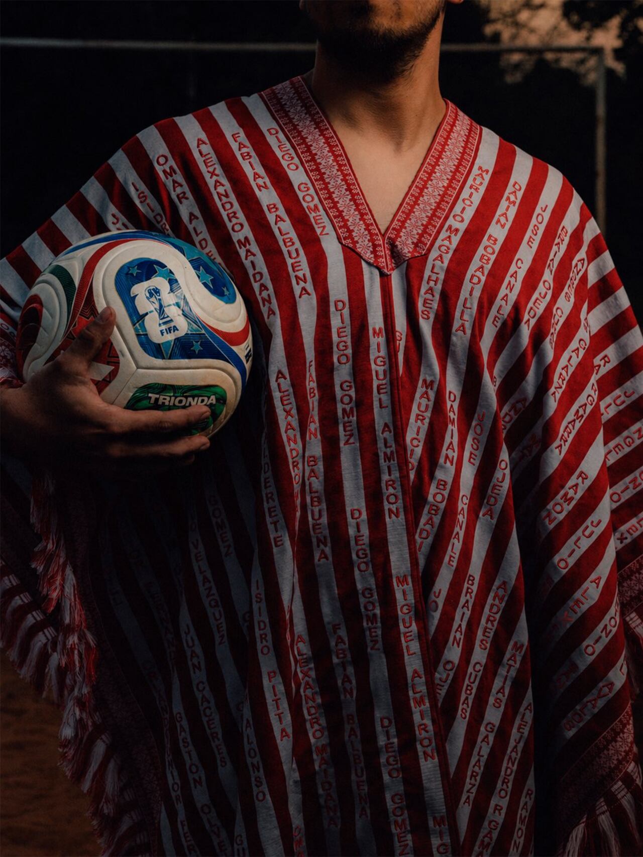 APF eligió el poncho para’i de 60 listas para anunciar a los convocados. Foto: Albirroja