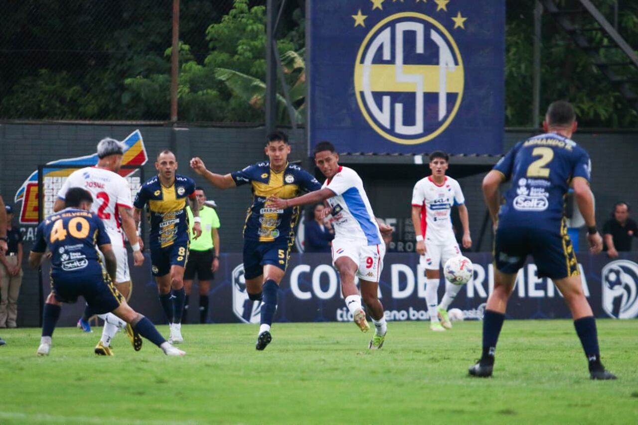 Nacional vs. Trinidense en el Arsenio Erico. Foto: APF