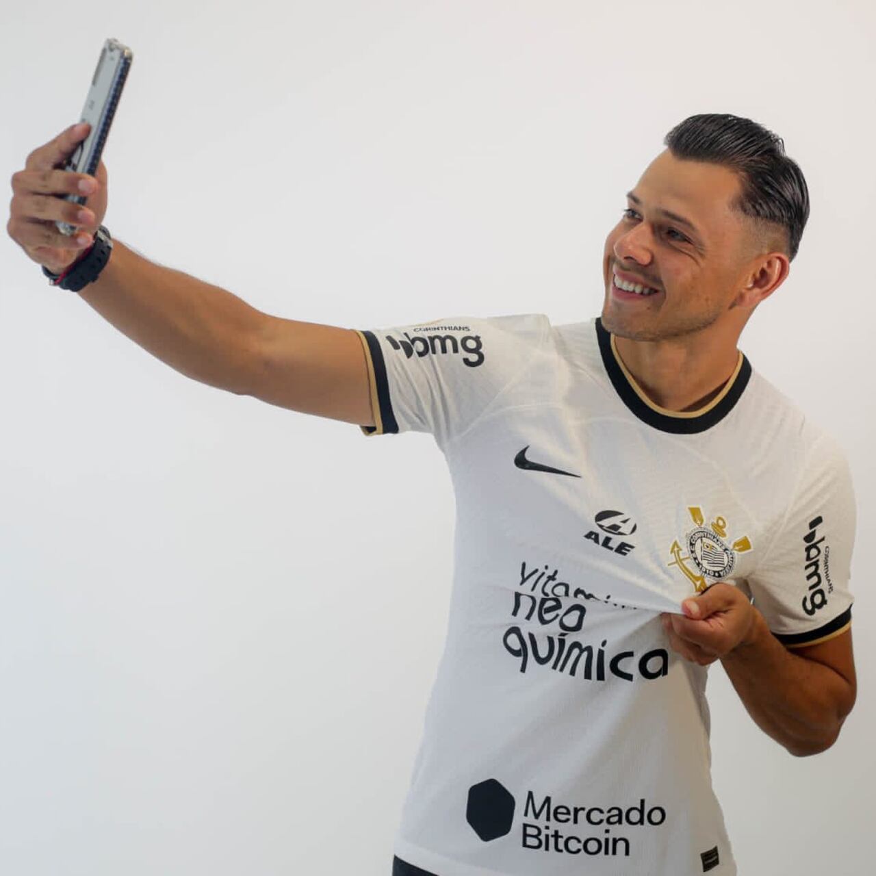 Corinthians hace oficial el retorno del paraguayo Ángel Romero. Foto: Gentileza