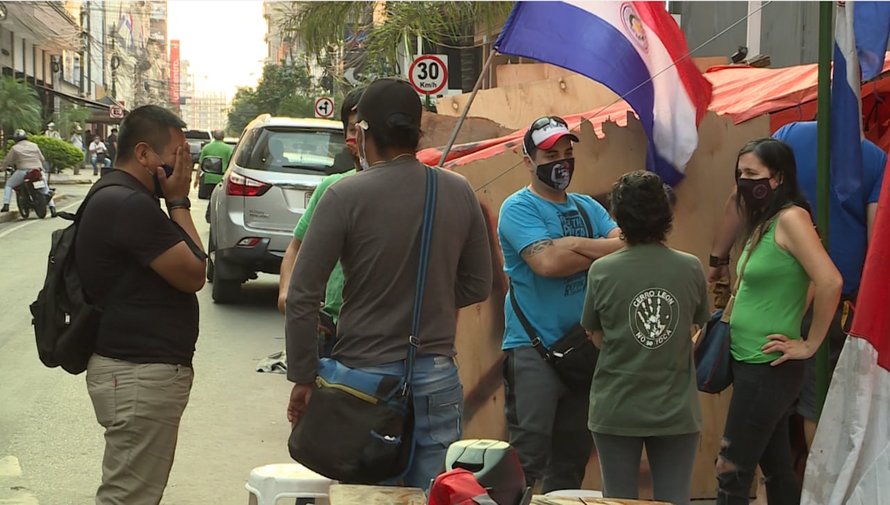 Los ciudadanos autoconvocados ya se encuentran instalados en la carpa de la resistencia.