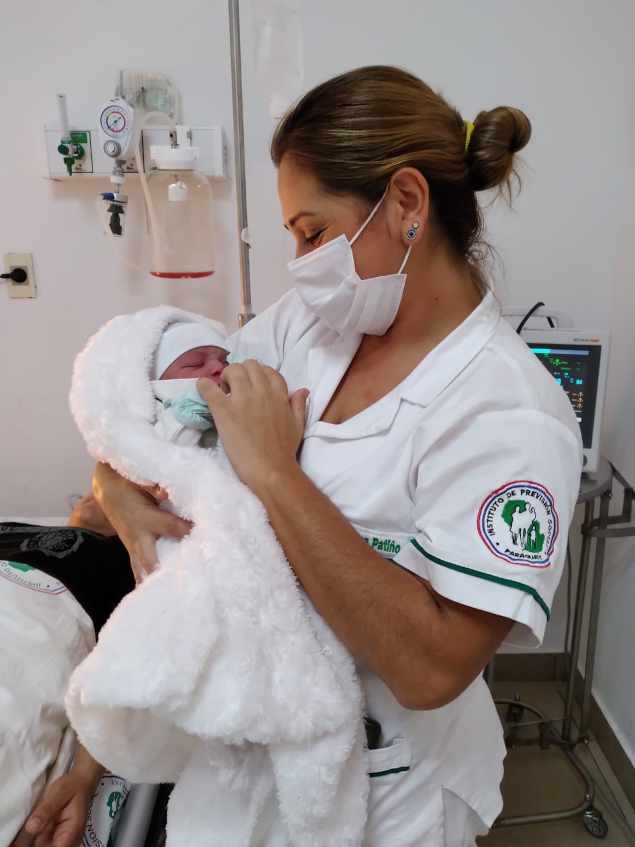 La niña nació con 3 kilos 500 gramos, sana y sin complicaciones. Foto: @IPSParaguay