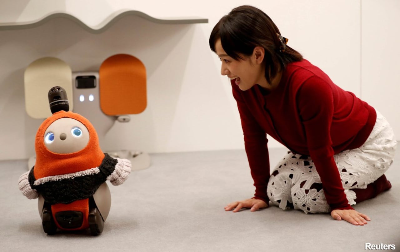 El robot cariñoso fue creado en Japón. Foto: TW