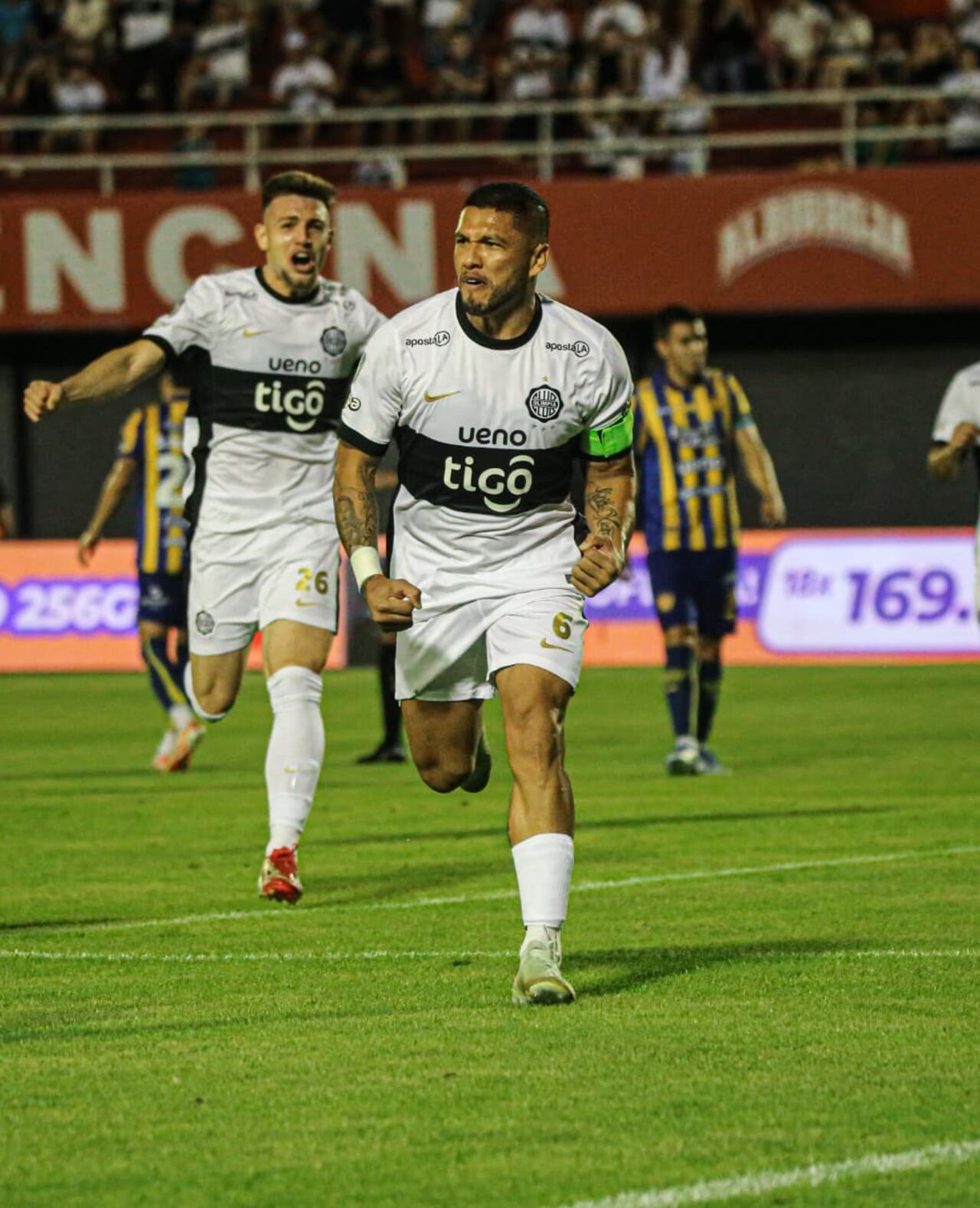 Debut con victoria para Almeida en Olimpia. Foto: APF
