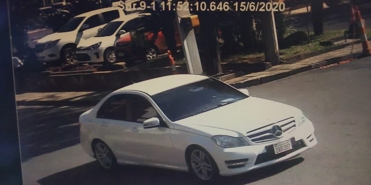 El vehículo utilizado fue un Mercedes Benz con chapa ZAO 207. | Foto: Gentileza
