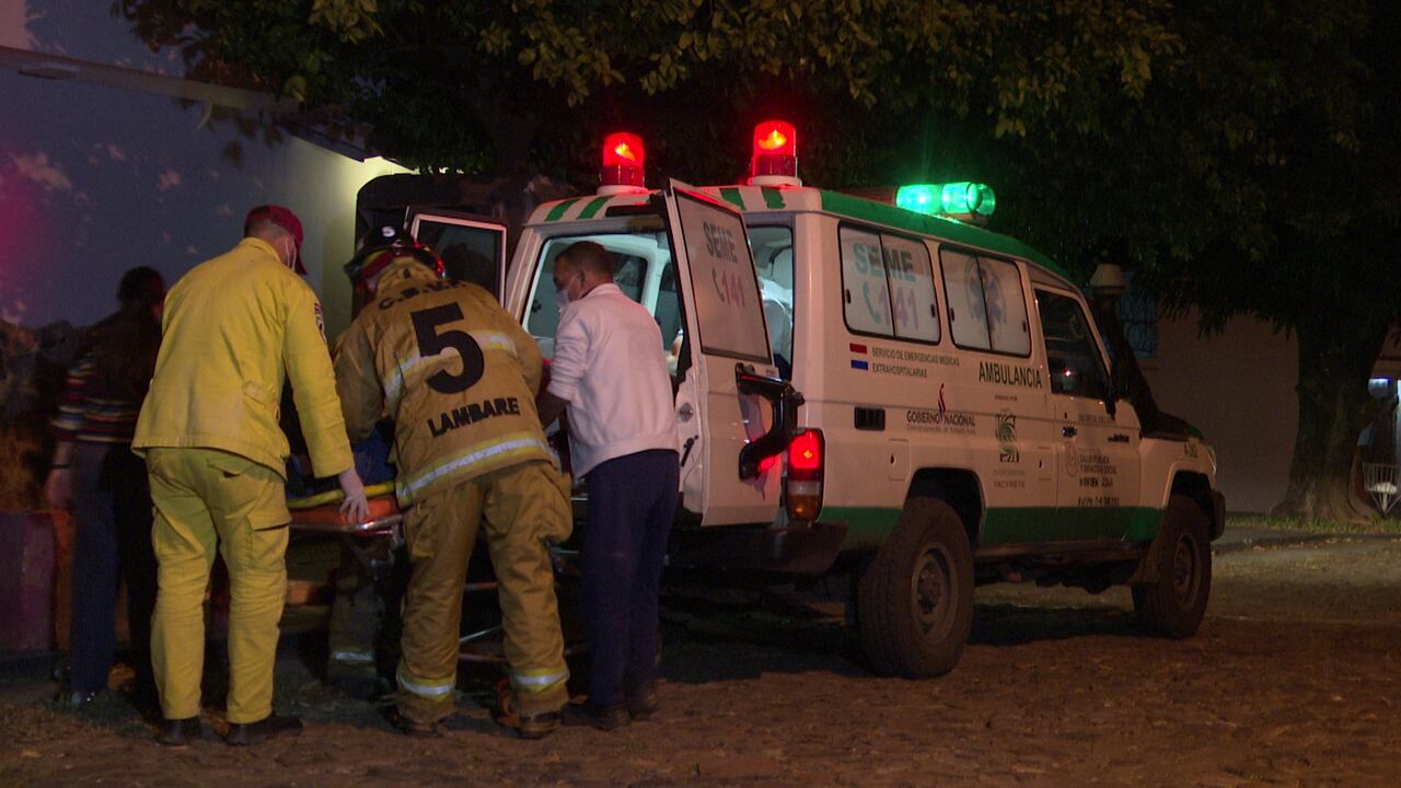 La víctima fue auxiliada por bomberos voluntarios y trasladada hasta el Hospital de Trauma.