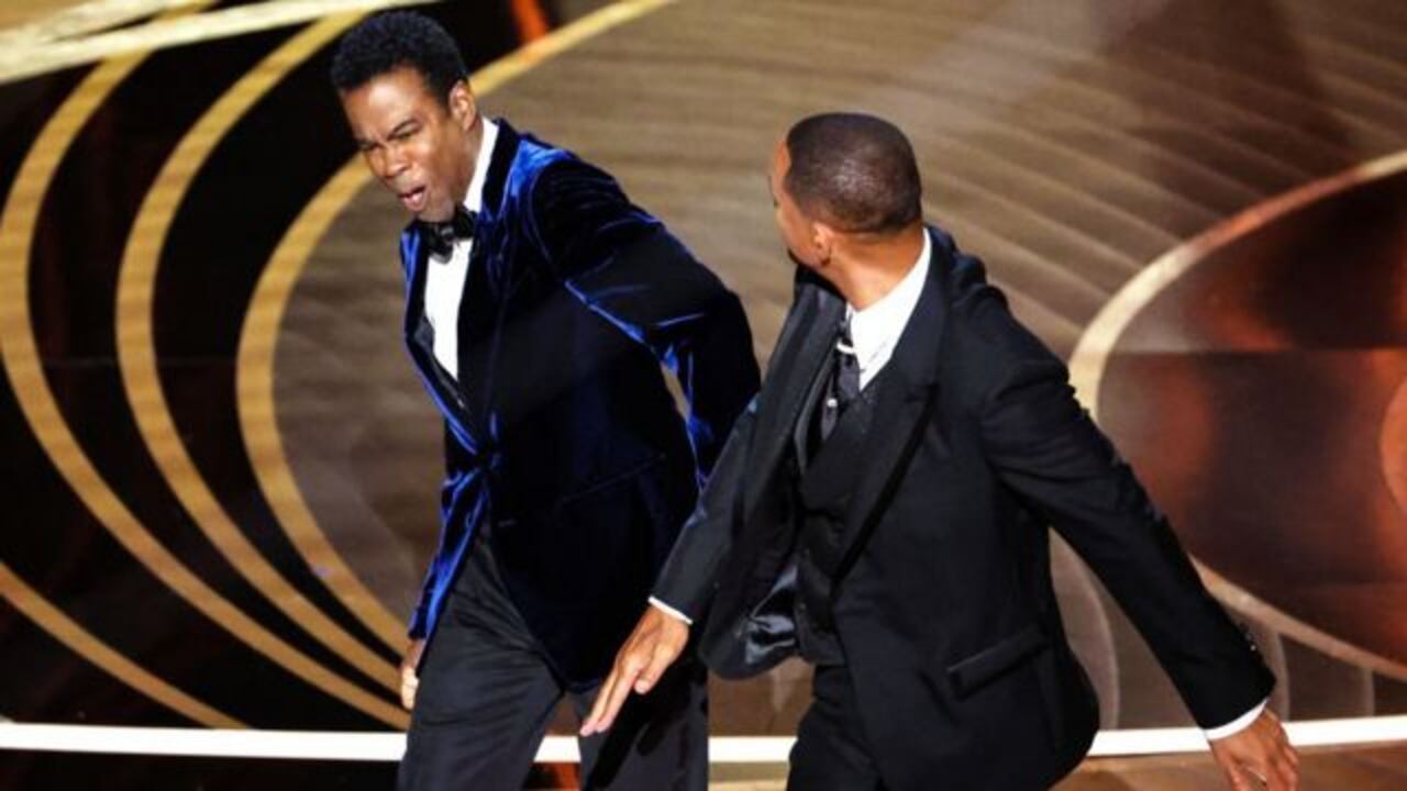 Tras abofetear a Chris Rock, Will Smith podría ser sancionado por la organización de los Óscar. Foto: BBC.