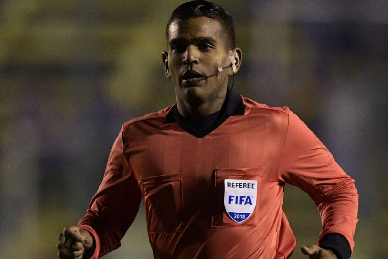 Alexis Herrera pitará en Paraguay vs. Bolivia. Foto: JUAN MABROMATA/AFP/Getty Images
