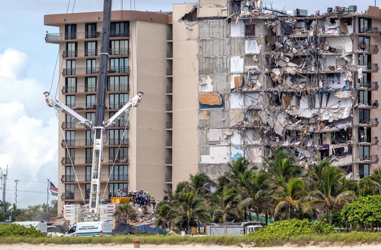 Cabe recordar que el edificio Champlain Towers South, de 12 plantas, se derrumbó parcialmente en la madrugada del 24 de junio. Foto: Agencias