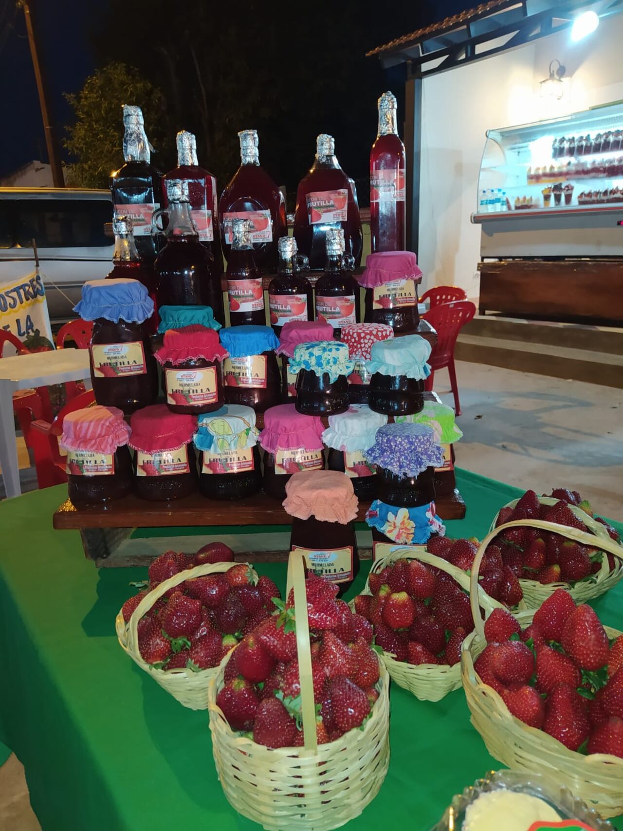 ¡Productores de Areguá ya esperan a los amantes de la frutilla! Foto: Gentileza