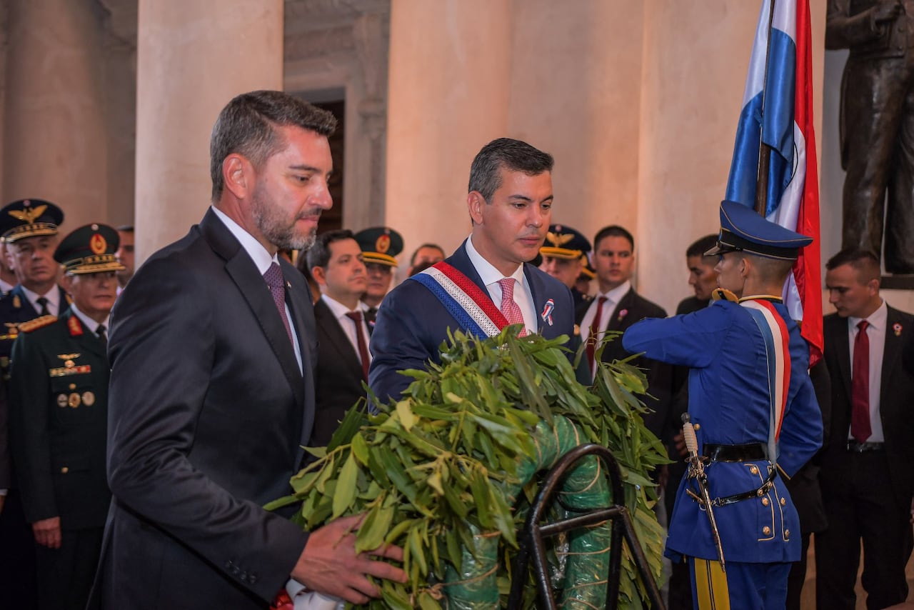 Presentaron una ofrenda floral a los próceres de la Patria