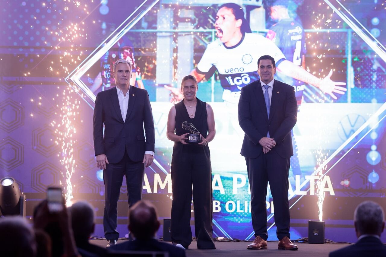 Amada Peralta (Olimpia) se llevó el premio a la goleadora del 2025. Foto: APF