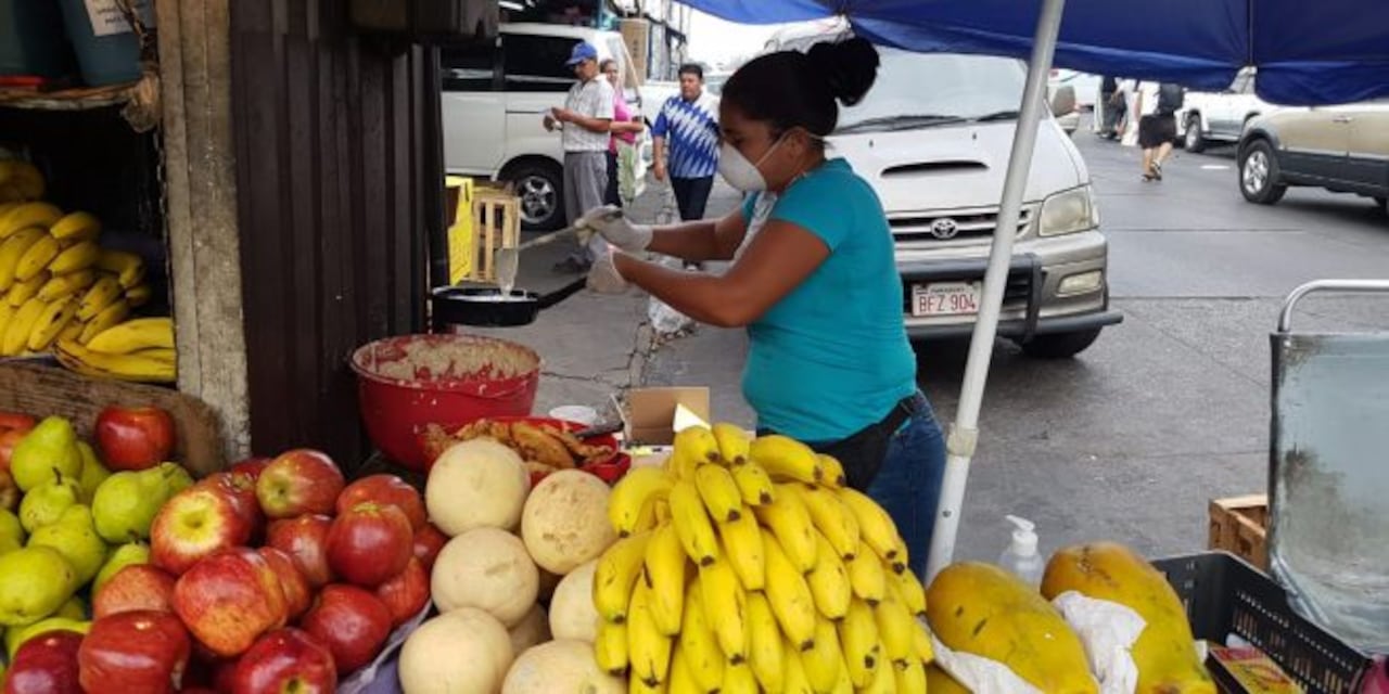 Las comerciantes deben tomar varias medidas de seguridad. Foto: JMA