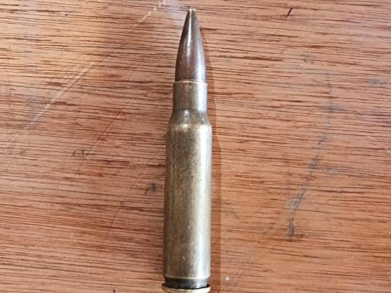 Una de las detenidas quiso ingresar un cartucho sin percutir calibre 30 milímetros. Foto: MJ