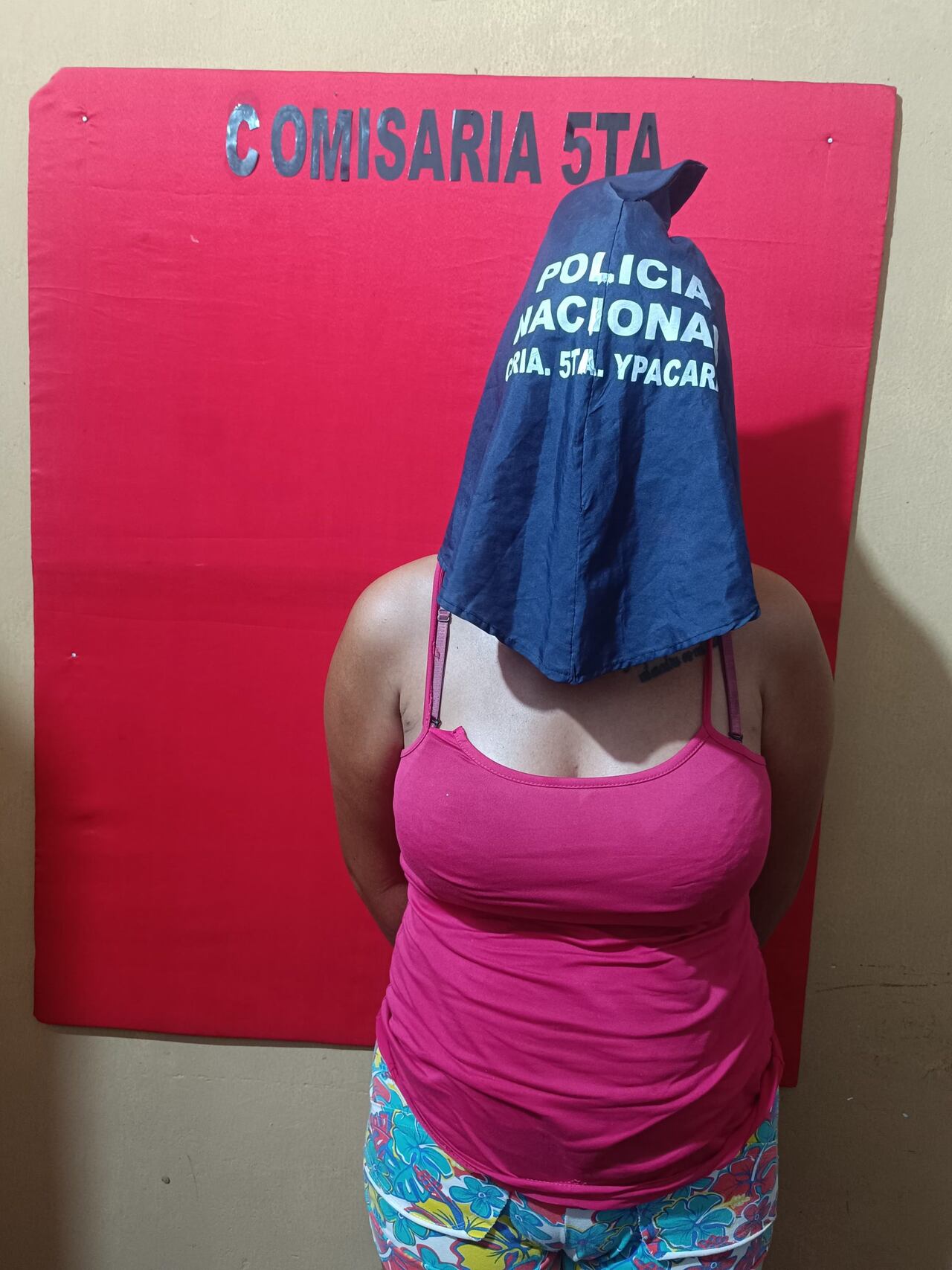 La detenida fue identificada como Laura Elizabeth Escobar Argaña. Foto: Policía