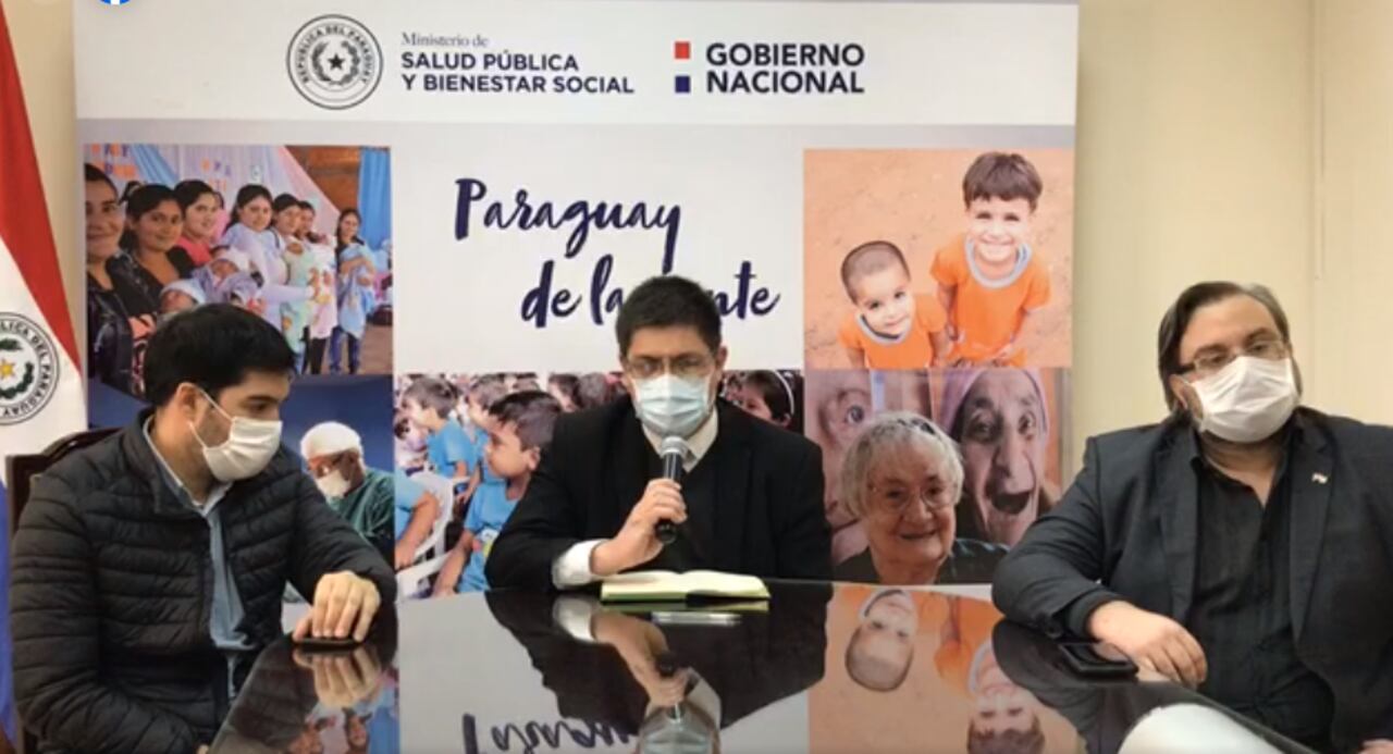 Conferencia de prensa del Ministerio de Salud. Presencia del Dr. Juan Carlos Portillo, viceministro de Atención Integral, Dr. Guillermo Sequera, director de Vigilancia Sanitaria, Dr. José Fusilo, pdte. Sociedad Paraguaya de Neumología. Foto: Gentileza