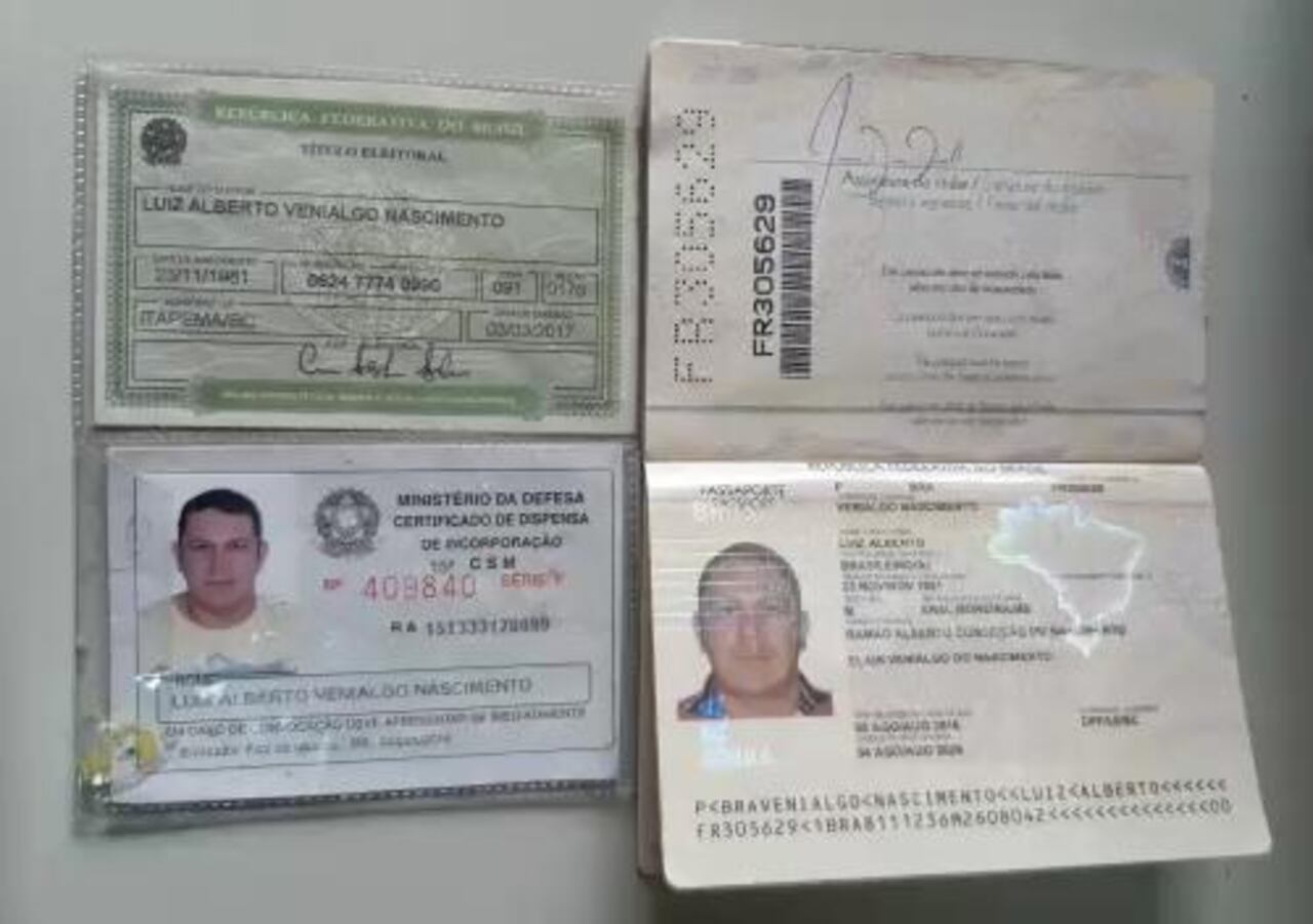 El detenido exhibió documentos de origen brasileño de contenido falso. Foto: Captura de pantalla / Video: Carlos Sánchez, corresponsal de la zona del Grupo JBB.