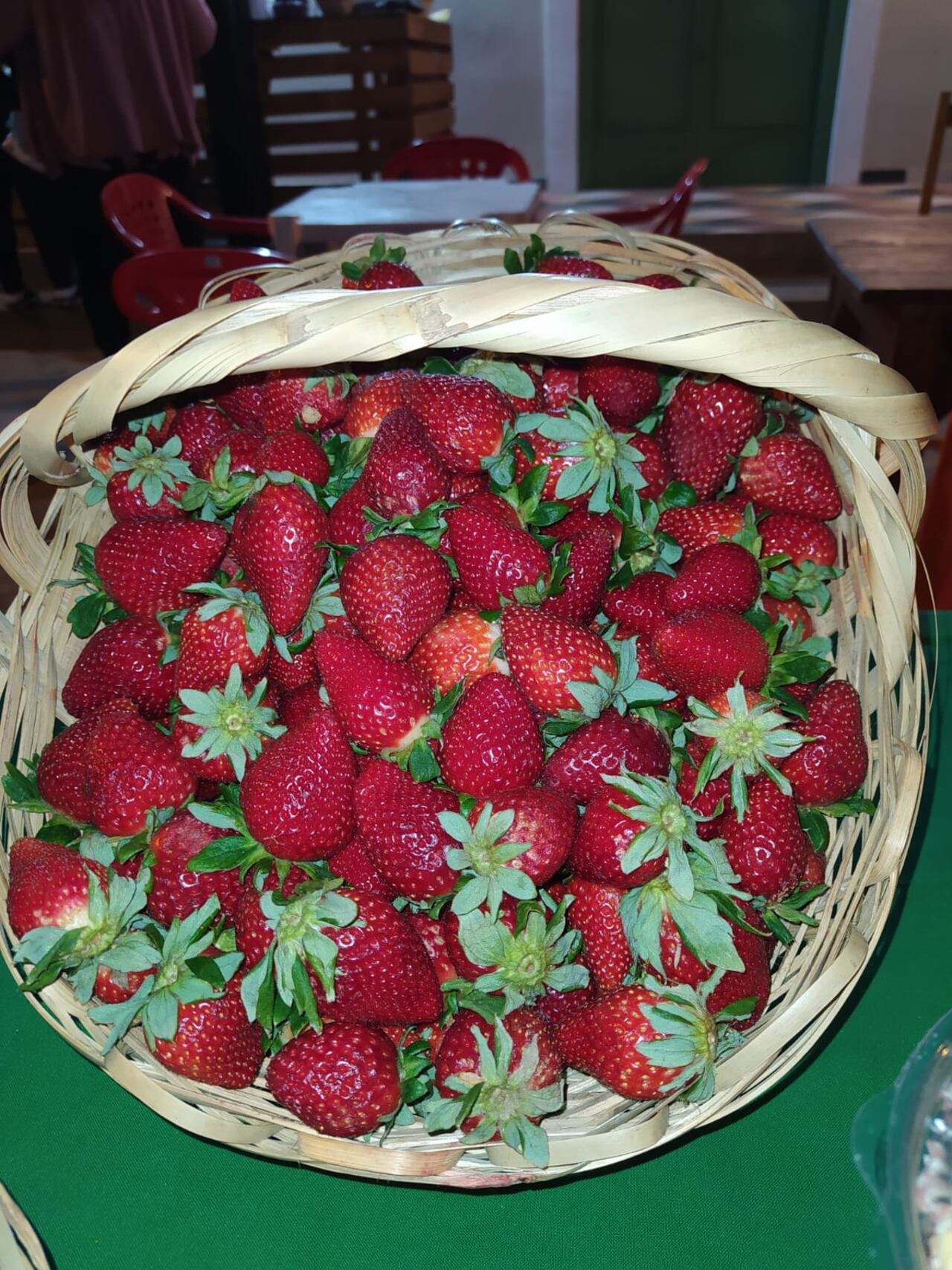 ¡Productores de Areguá ya esperan a los amantes de la frutilla! Foto: Gentileza