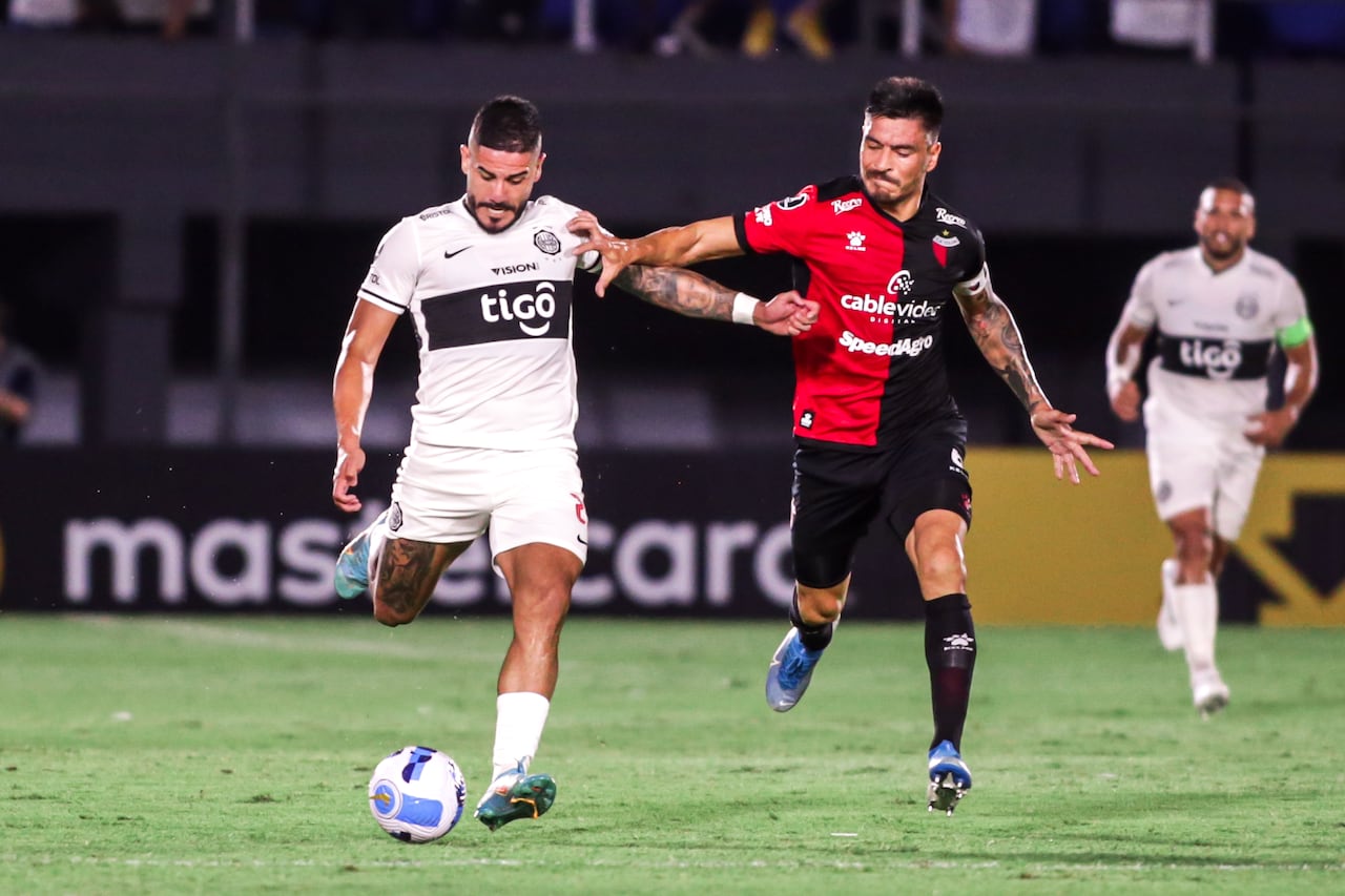 Olimpia y Colón empataron sin goles este jueves. Foto: Conmebol.