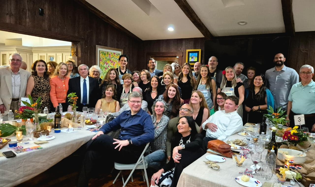 Los participantes disfrutaron de la gastronomía típica. Foto: Gentileza