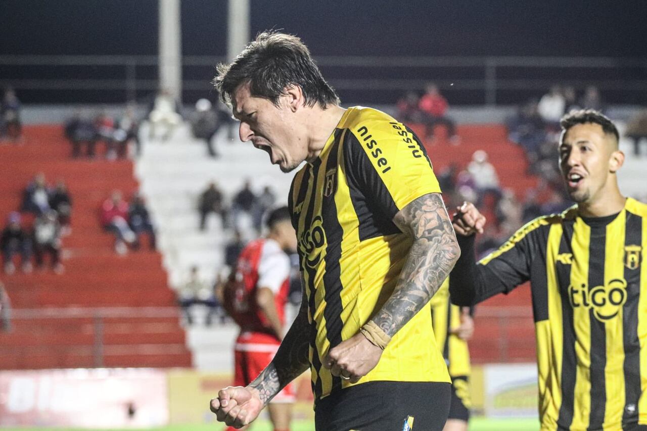 El único tanto llegó a través de Federico Santander a los 5 minutos del primer tiempo. Foto: APF.