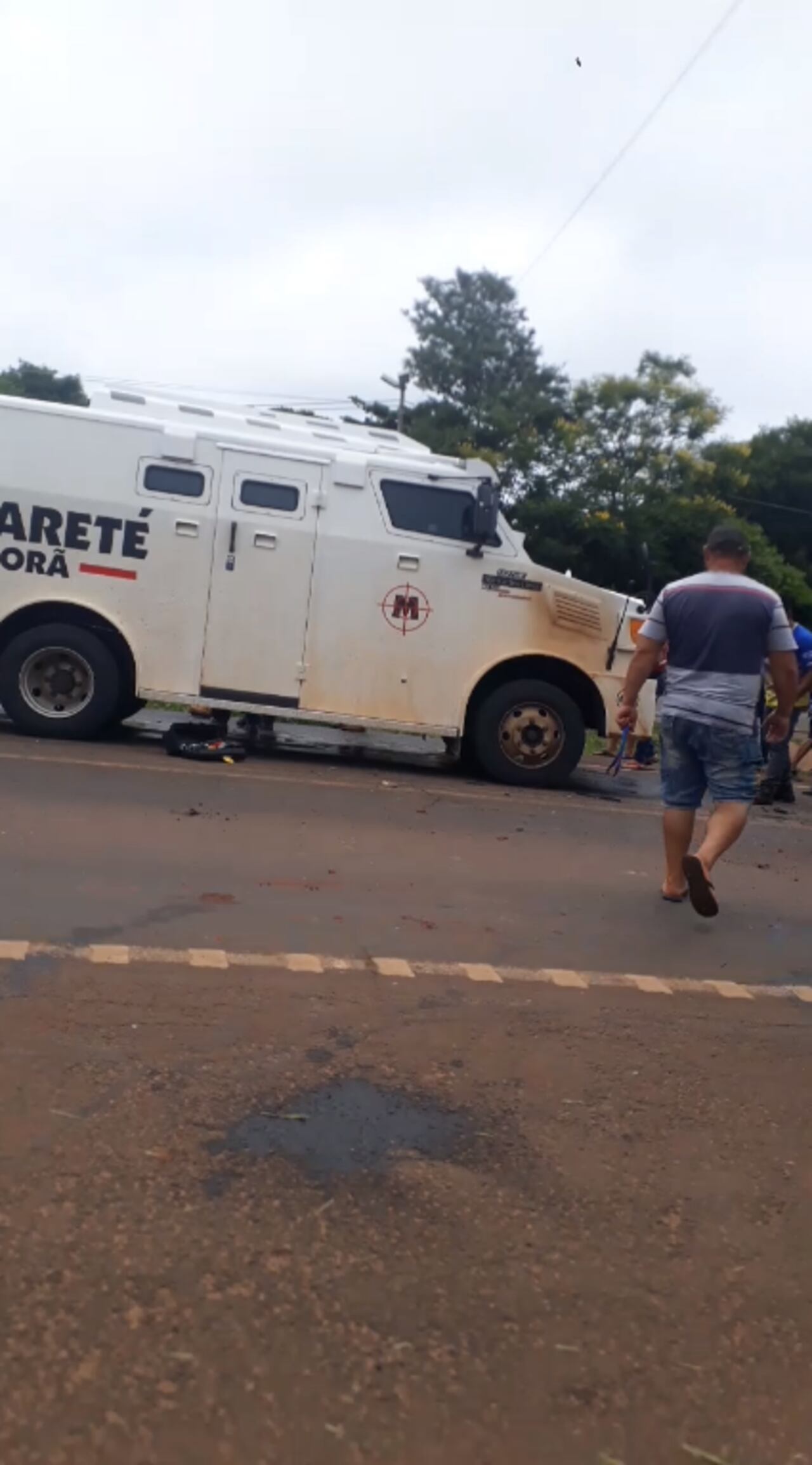 Asaltan camión transportador de caudales en Juan E. O’Leary. Foto: Captura de video