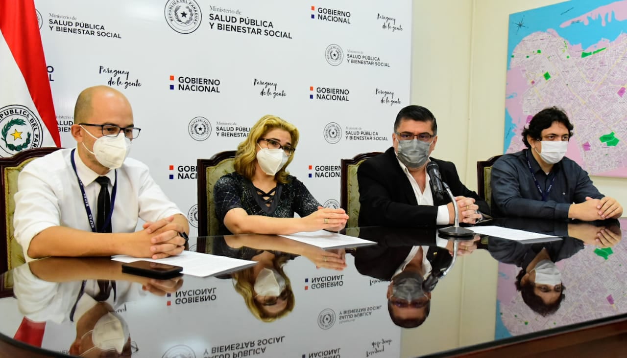 Autoridades del Ministerio de Salud, en conferencia de prensa. Foto: Salud.