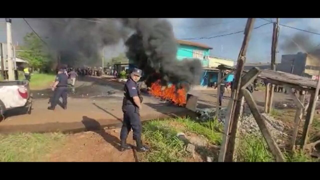 Violento desalojo en CDE deja varios detenidos. Foto: Captura de pantalla.